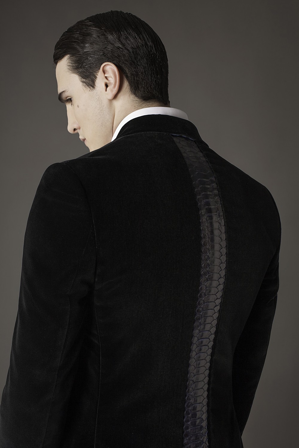Colour: Black - Navy
Fabric: Cotton velvet - Reticulated python
Lining: Viscose