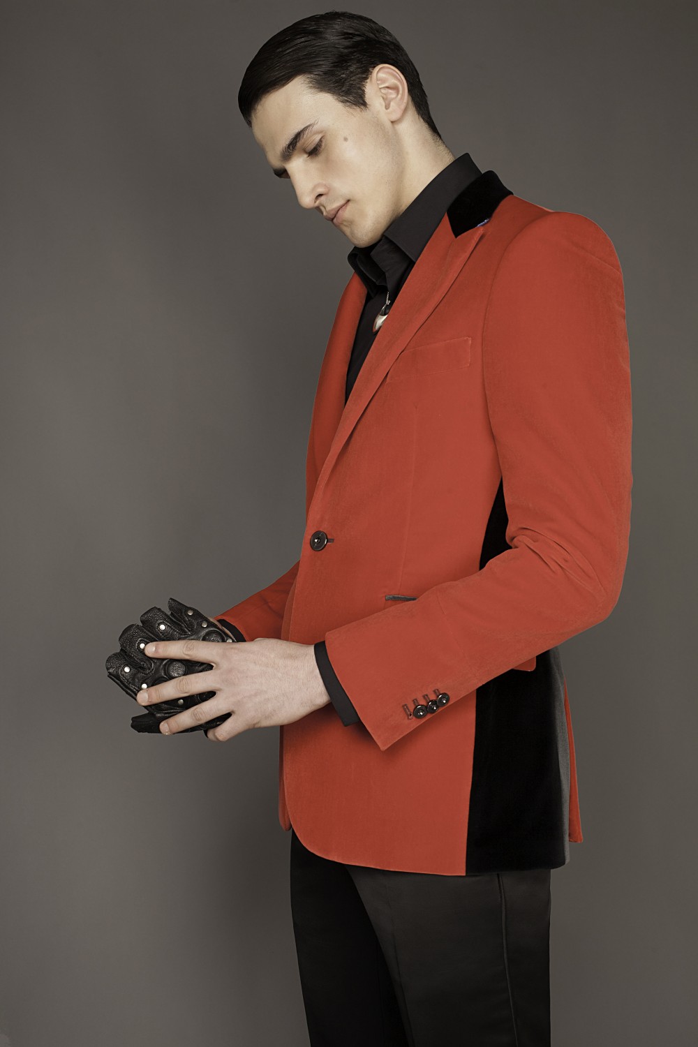 Colour: Red - Black - Grey
Fabric: Cotton velvet
Lining: Viscose