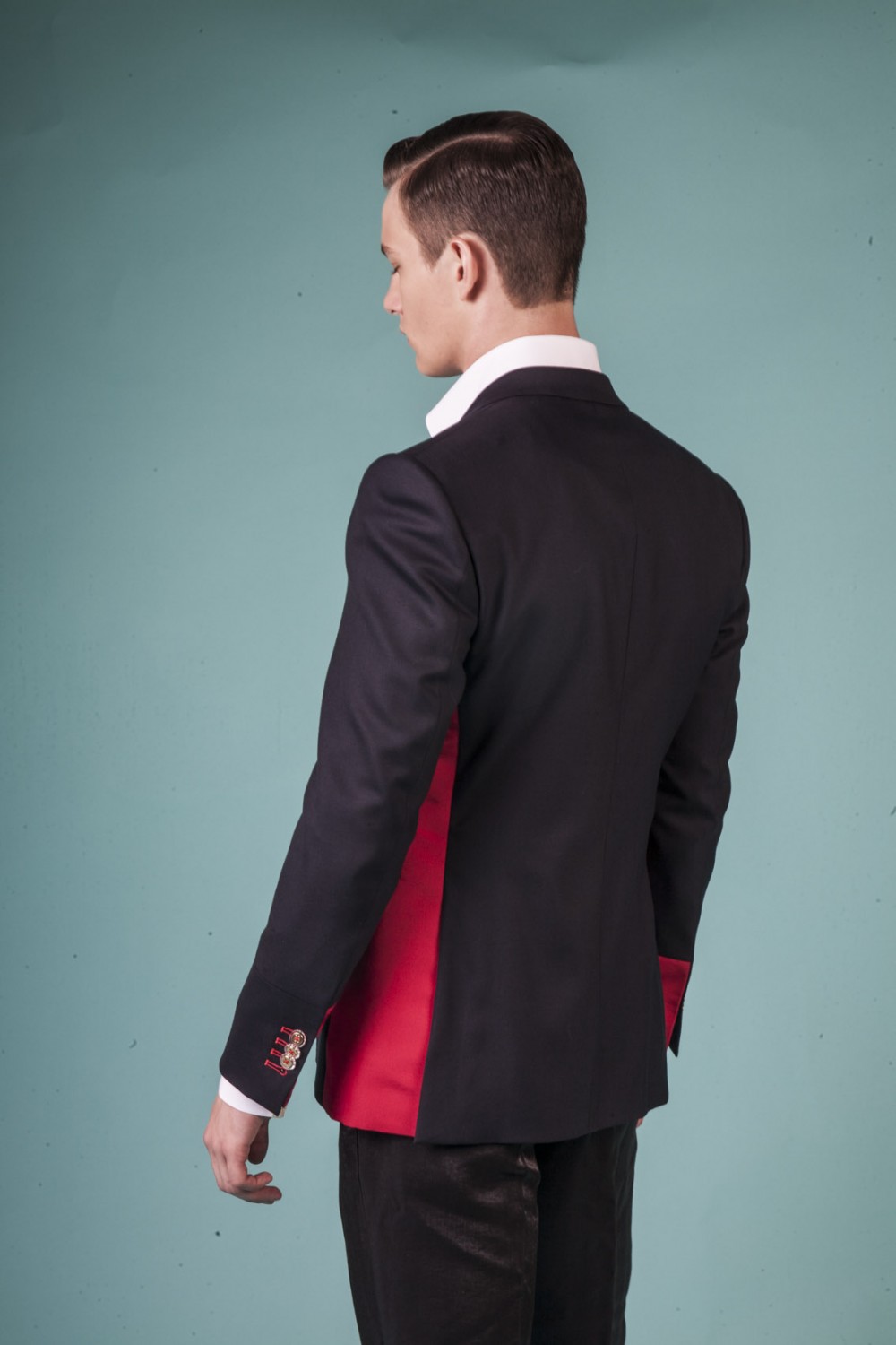 Colour: Midnight blue - Red
Fabric: Stretch wool - Silk faille
Lining: Viscose